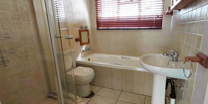 2 Bedroom Property for Sale in Langenhovenpark Free State